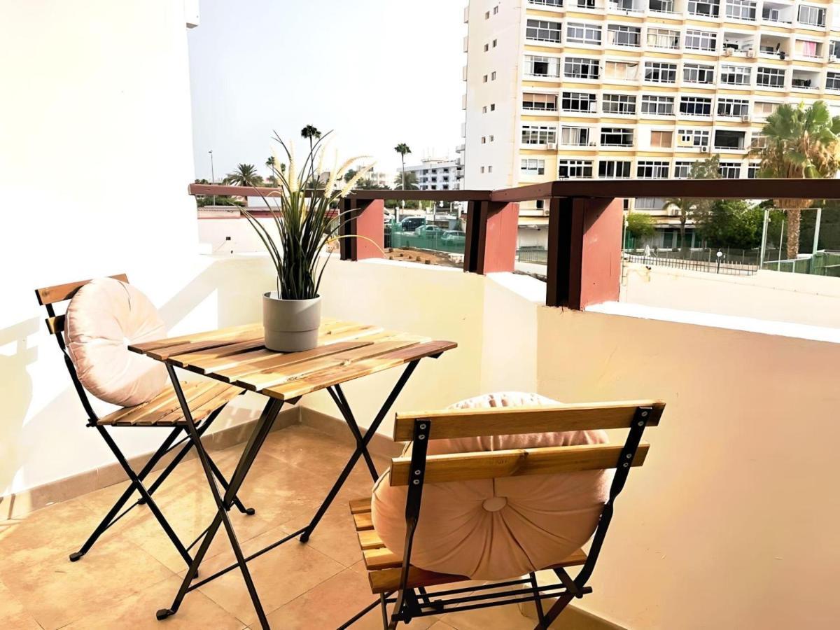 Holiday Vibes In Playa Del Ingles Bagian luar foto